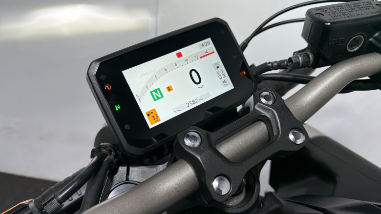 24MY Honda CB650R E-Clutch